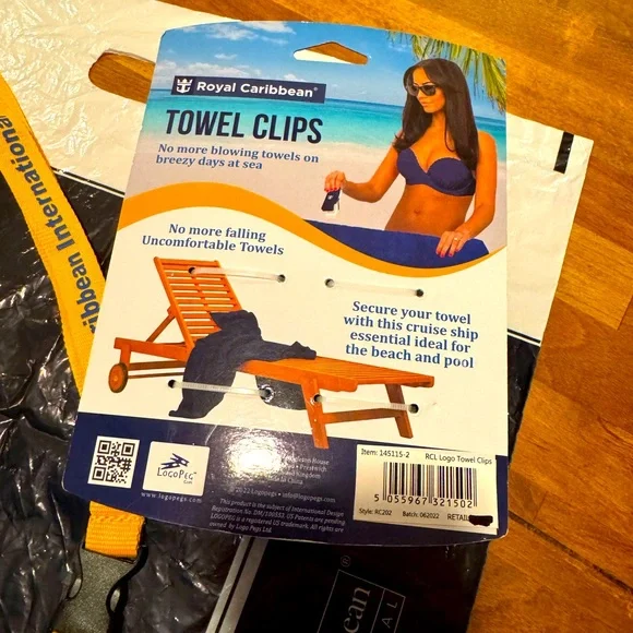 Royal Caribbean Cruise Line GIFT SET Towel Lanyard Chair Clips Shipping Bag NWT - Picture 4 of 8
